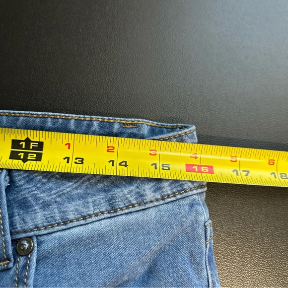 Coldwater Creek Women’s 10 Natural Fit All Over Star Print Jeans Straight Leg - Picture 6 of 11